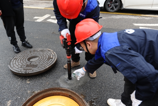 智能井蓋實(shí)時(shí)監測系統應用-新光智能